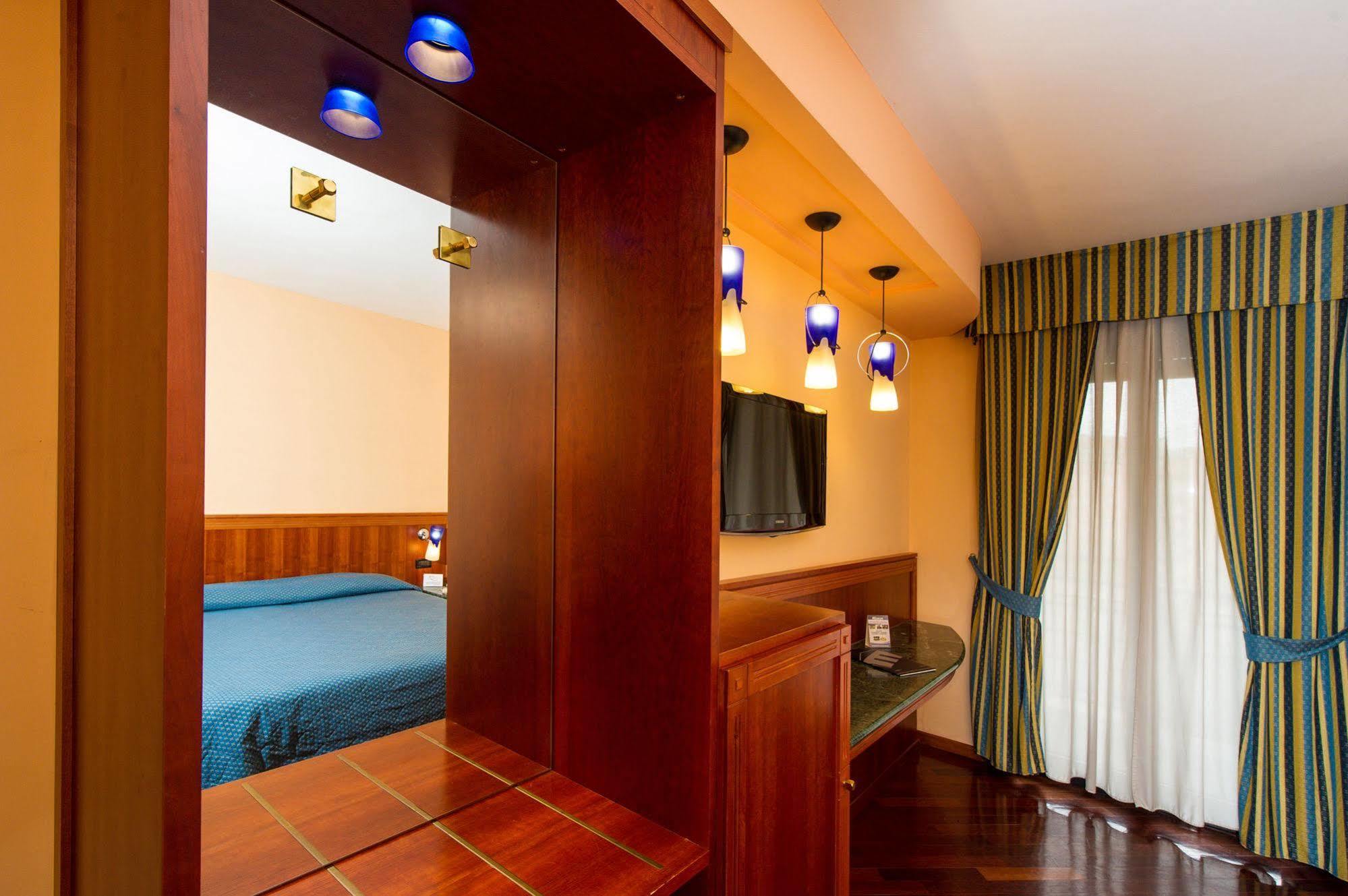 Hotel Michelangelo Palace & Spa Терни Экстерьер фото