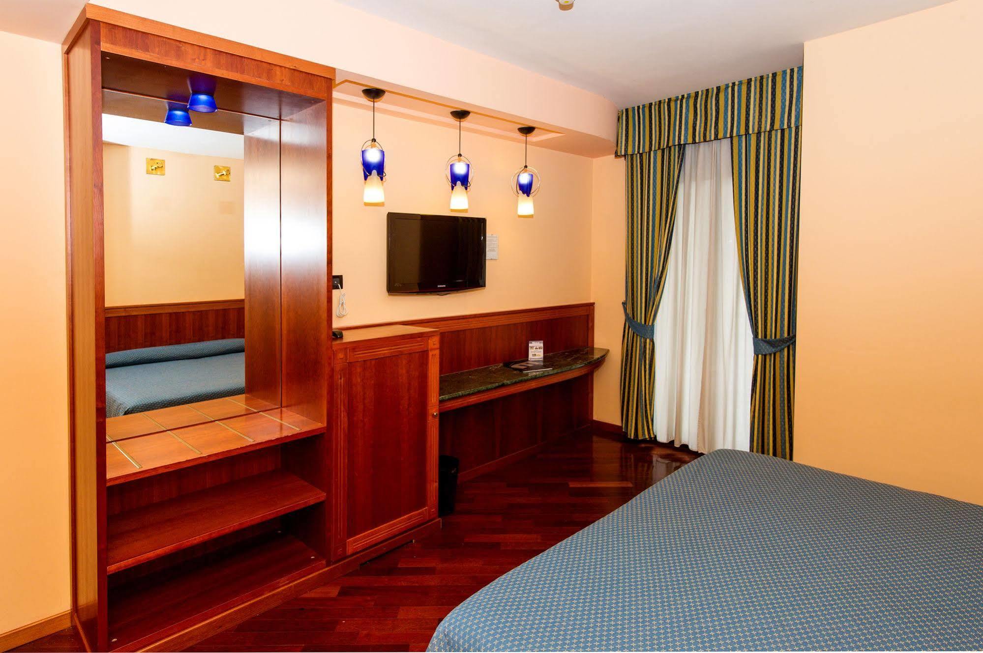 Hotel Michelangelo Palace & Spa Терни Экстерьер фото